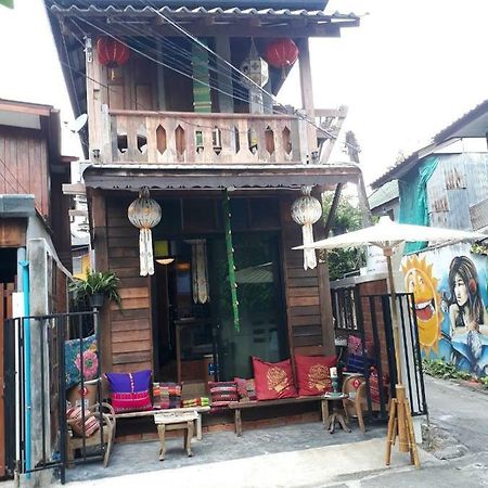 Huen Chiang Man Hostel (Adults Only) Чиангмай Екстериор снимка