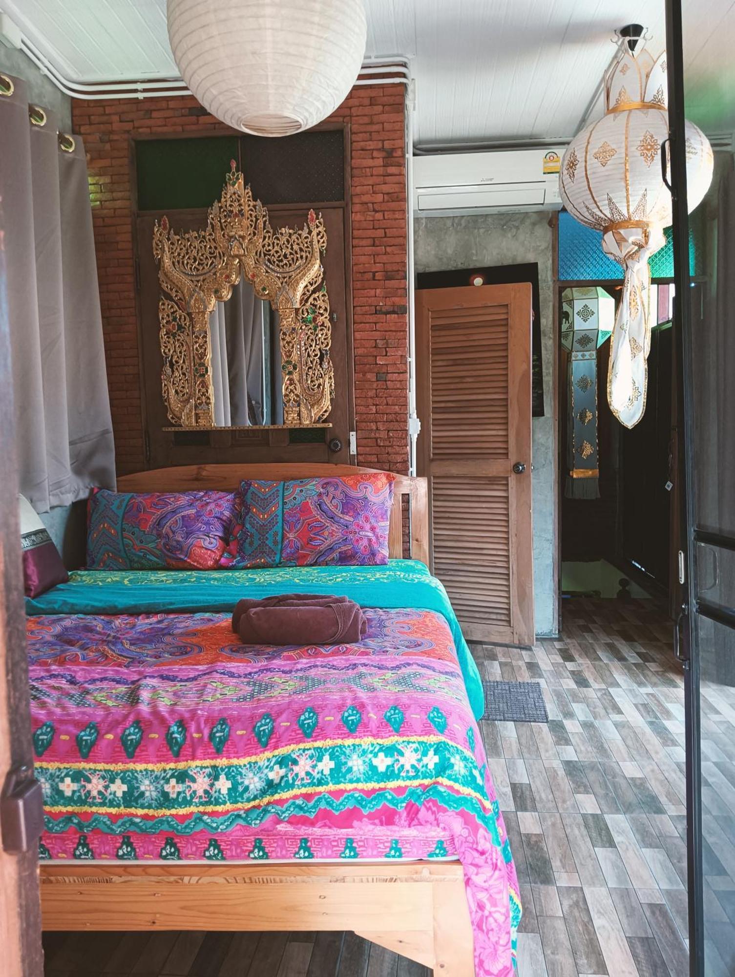 Huen Chiang Man Hostel (Adults Only) Чиангмай Екстериор снимка