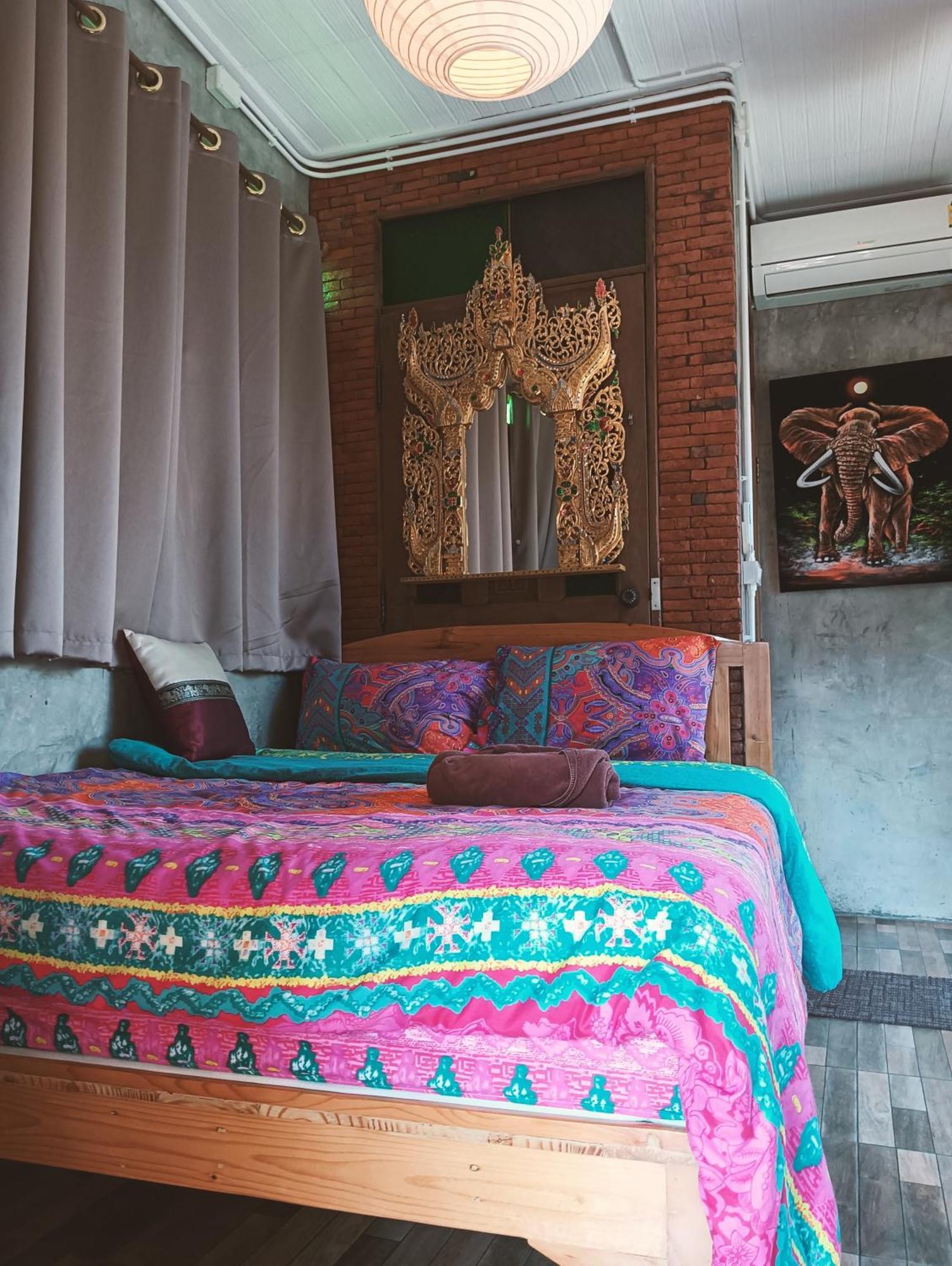 Huen Chiang Man Hostel (Adults Only) Чиангмай Екстериор снимка