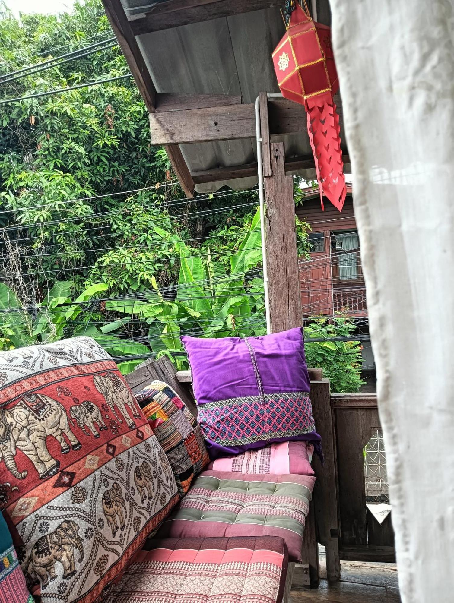 Huen Chiang Man Hostel (Adults Only) Чиангмай Екстериор снимка