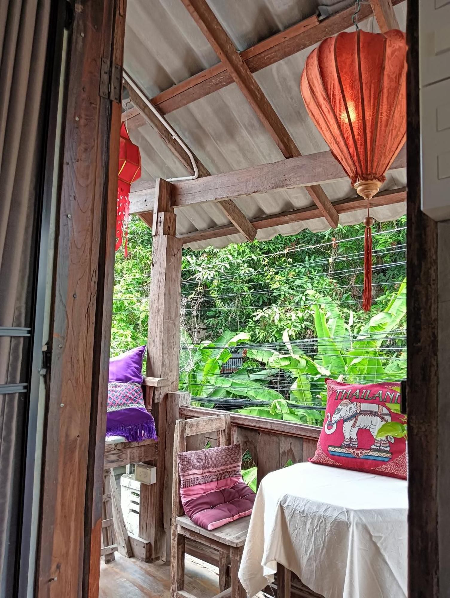 Huen Chiang Man Hostel (Adults Only) Чиангмай Екстериор снимка