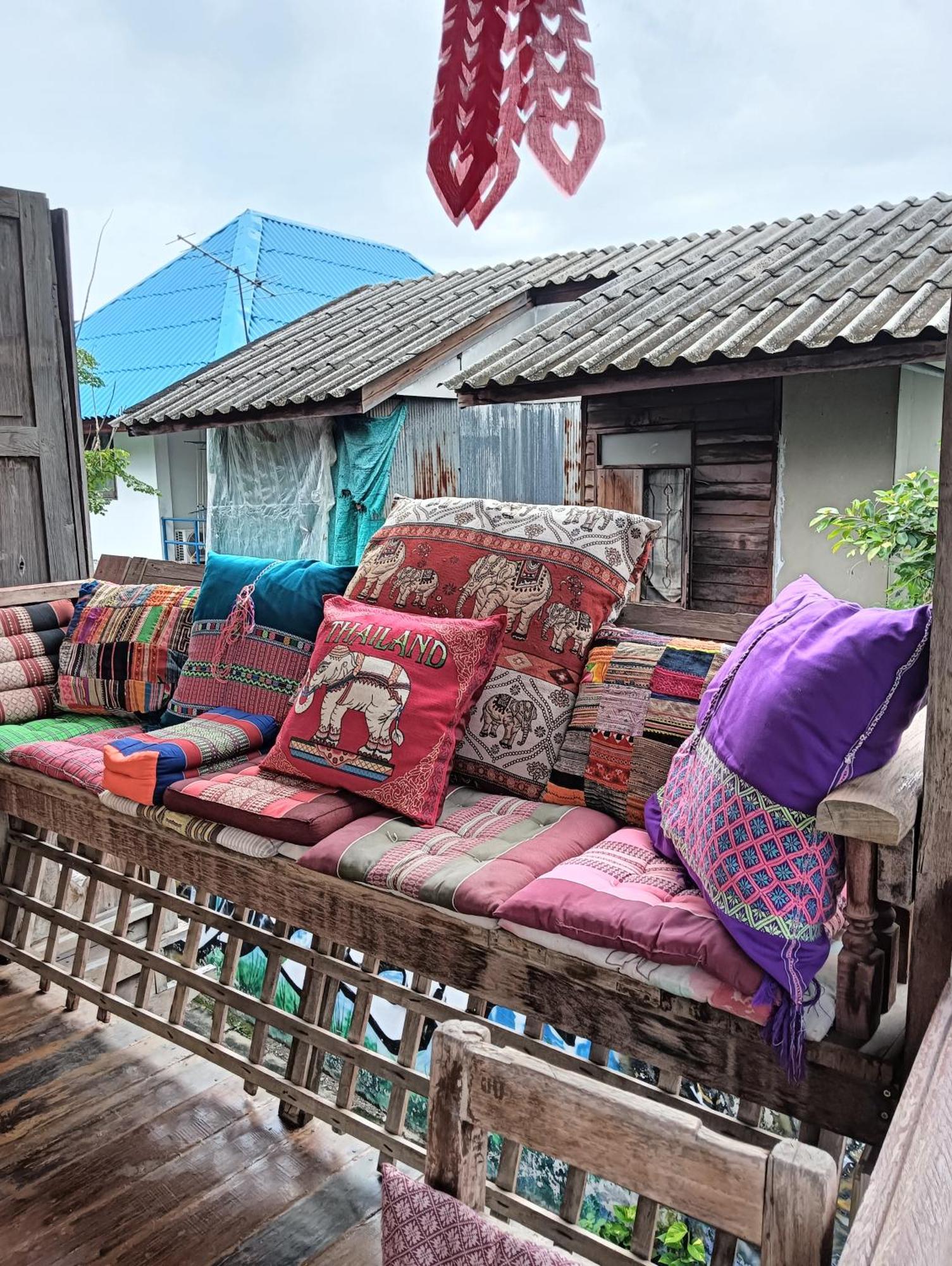Huen Chiang Man Hostel (Adults Only) Чиангмай Екстериор снимка
