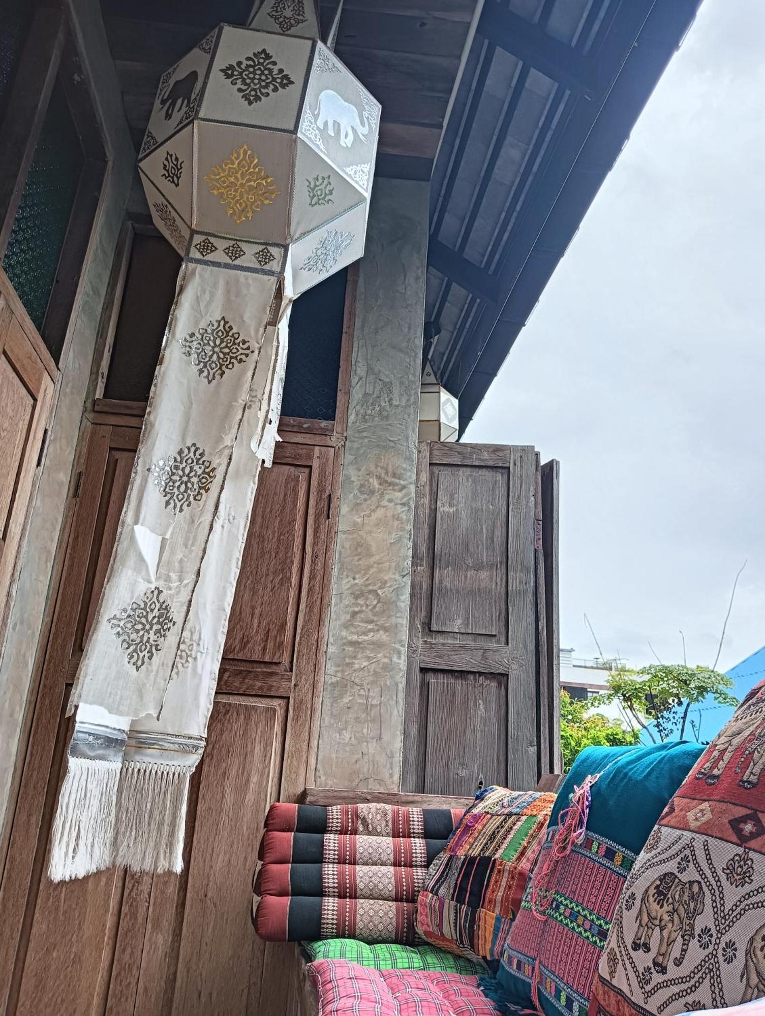 Huen Chiang Man Hostel (Adults Only) Чиангмай Екстериор снимка