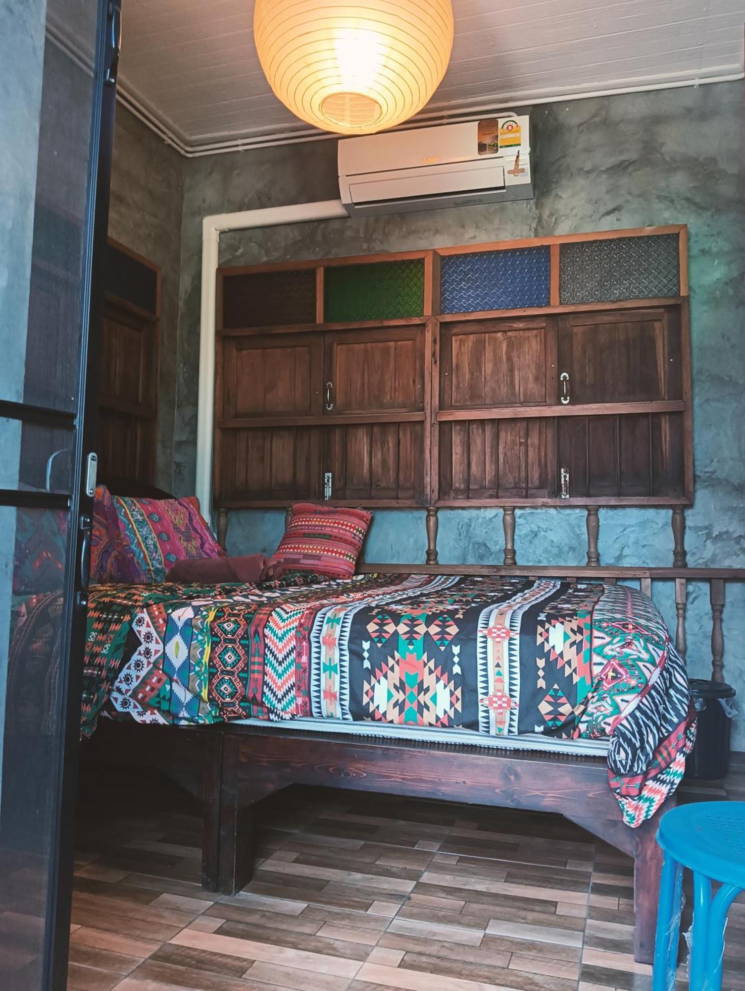 Huen Chiang Man Hostel (Adults Only) Чиангмай Екстериор снимка
