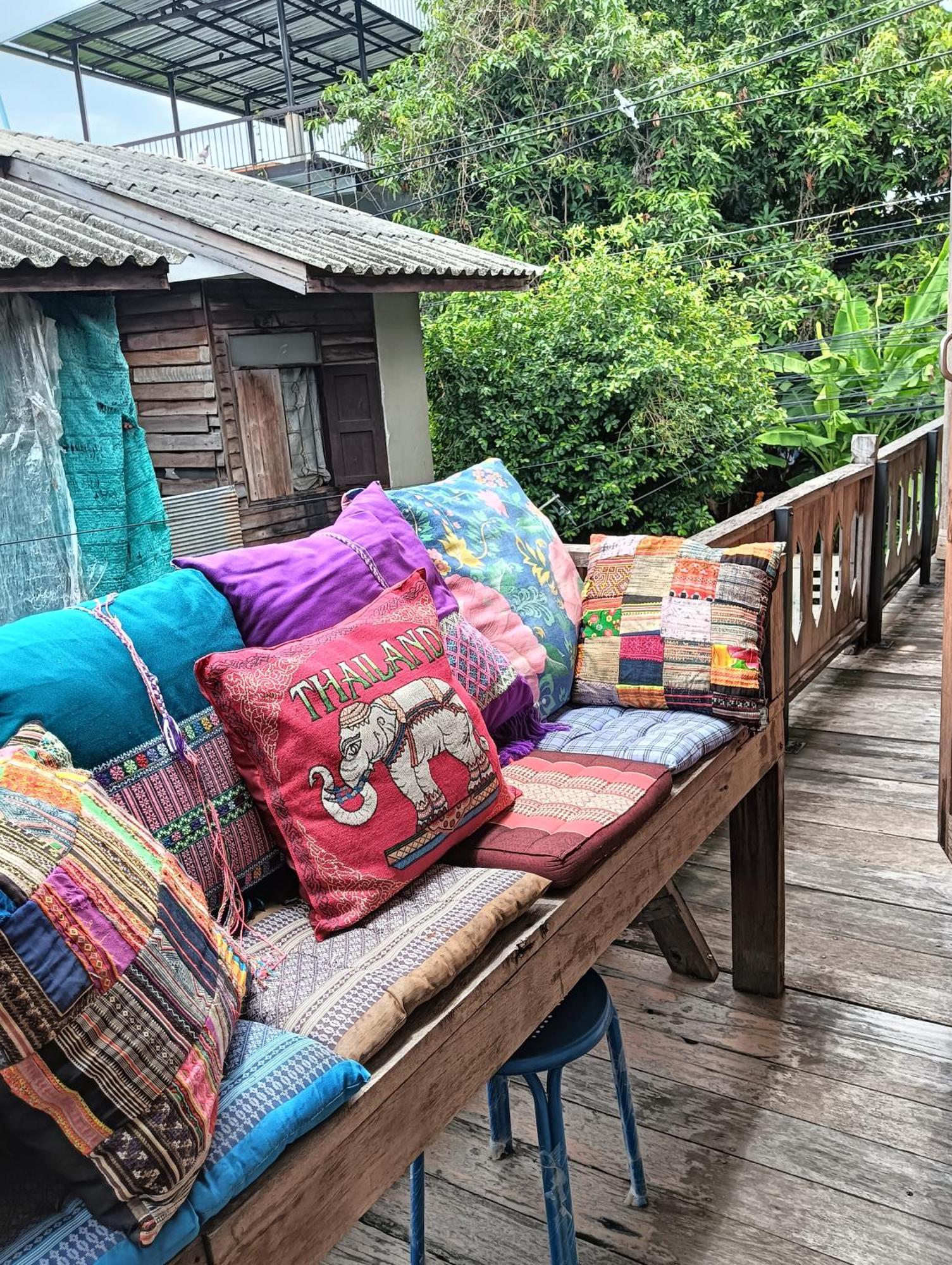 Huen Chiang Man Hostel (Adults Only) Чиангмай Екстериор снимка