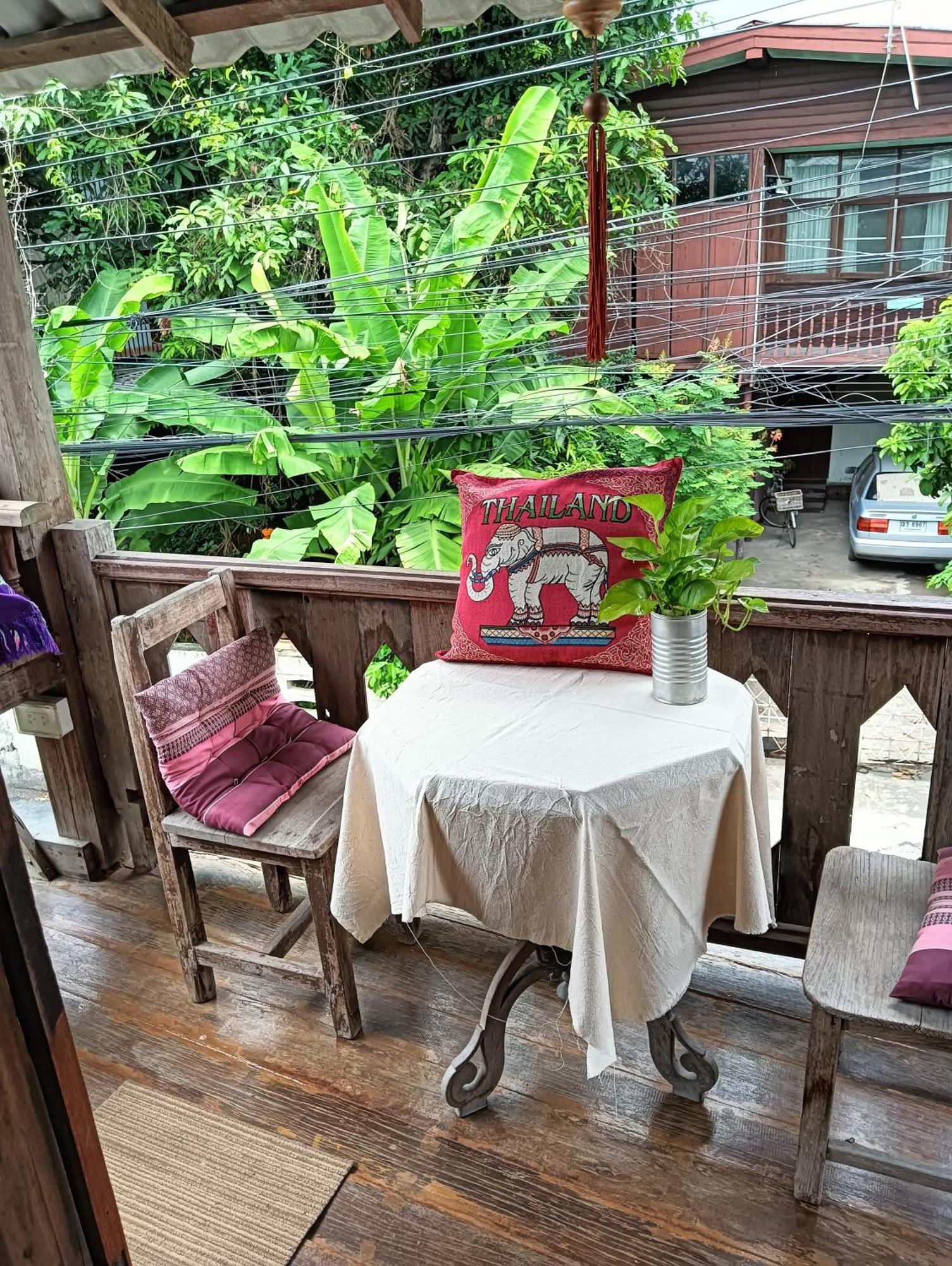 Huen Chiang Man Hostel (Adults Only) Чиангмай Екстериор снимка