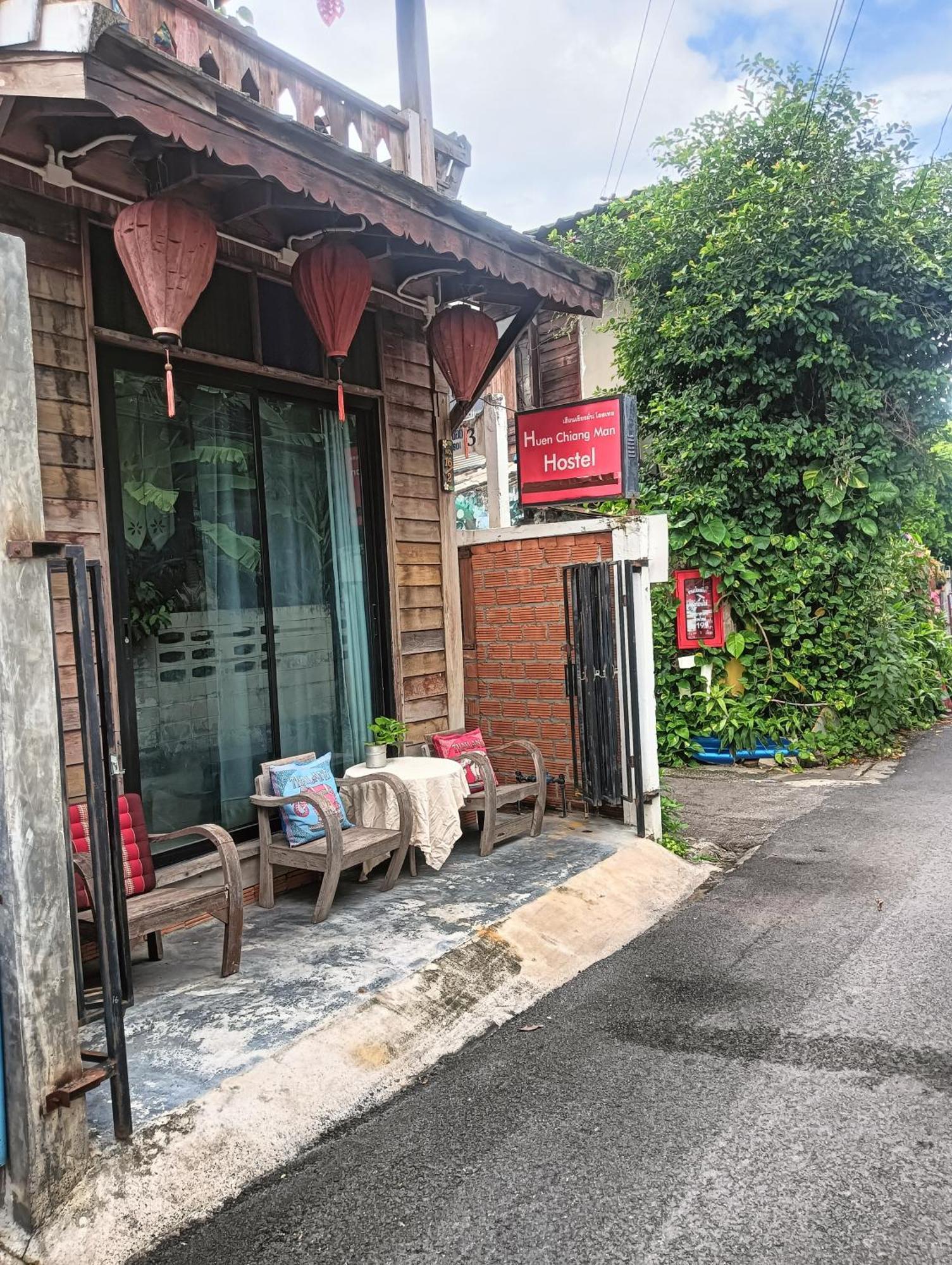 Huen Chiang Man Hostel (Adults Only) Чиангмай Екстериор снимка