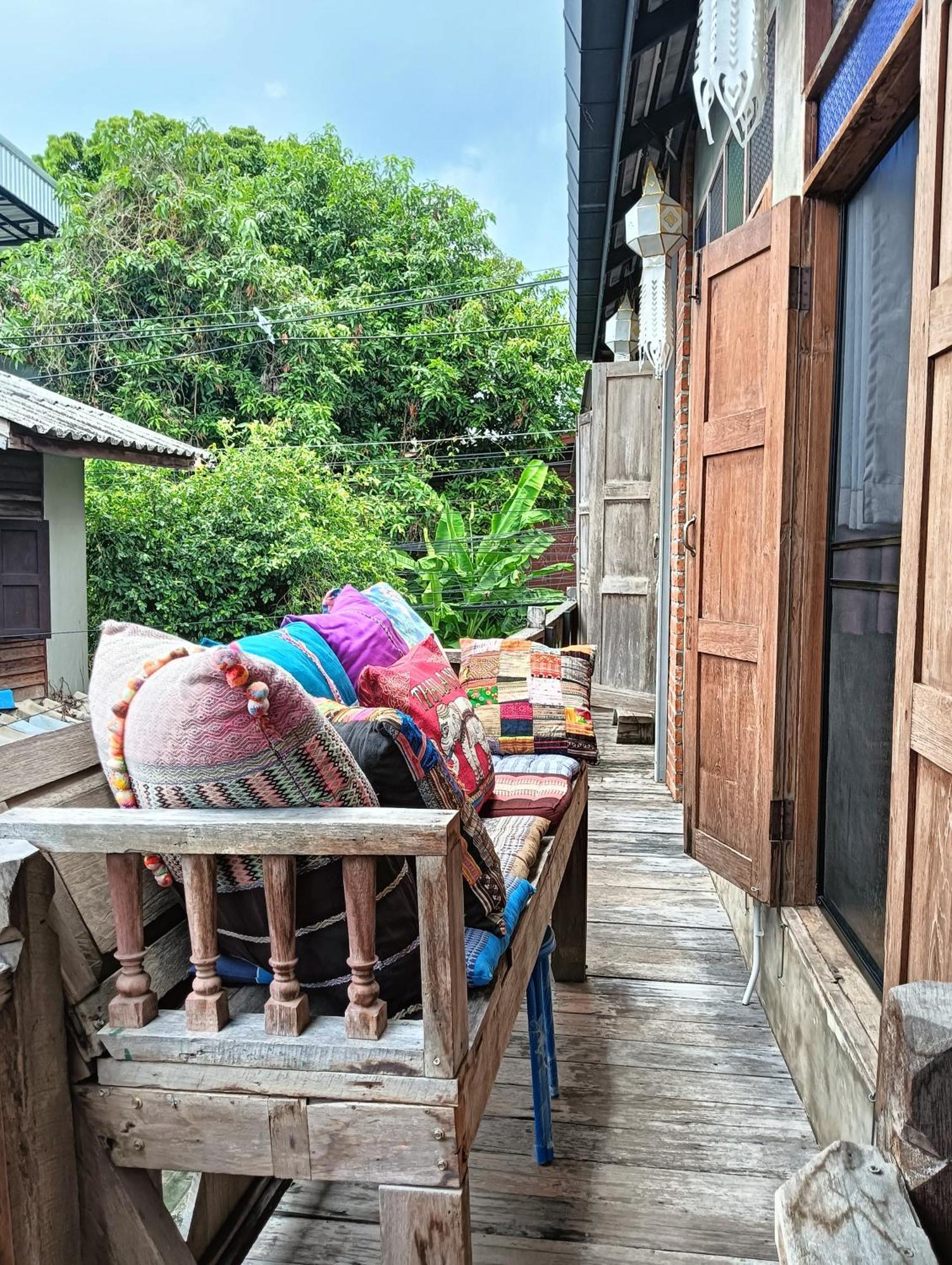 Huen Chiang Man Hostel (Adults Only) Чиангмай Екстериор снимка