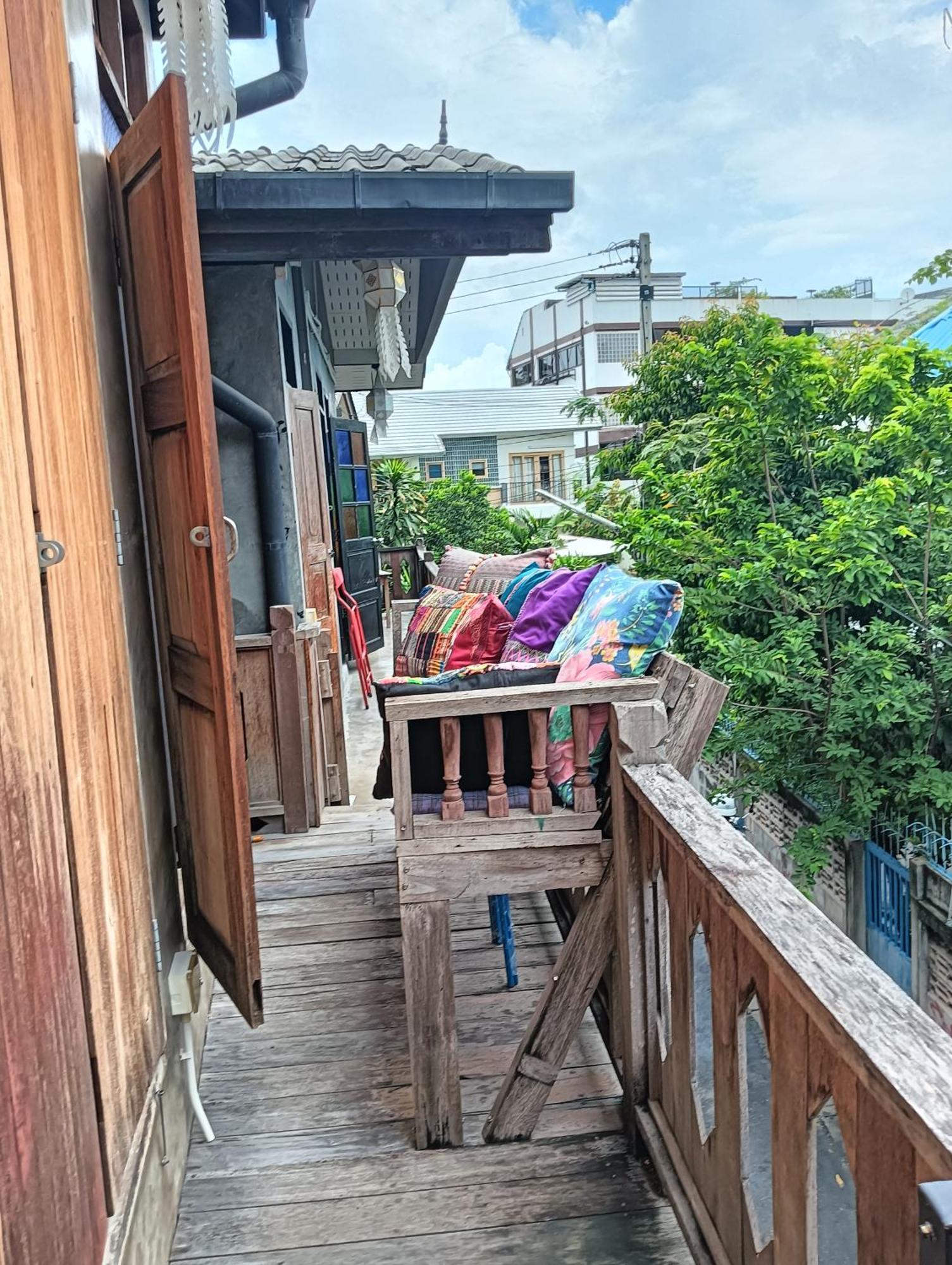 Huen Chiang Man Hostel (Adults Only) Чиангмай Екстериор снимка