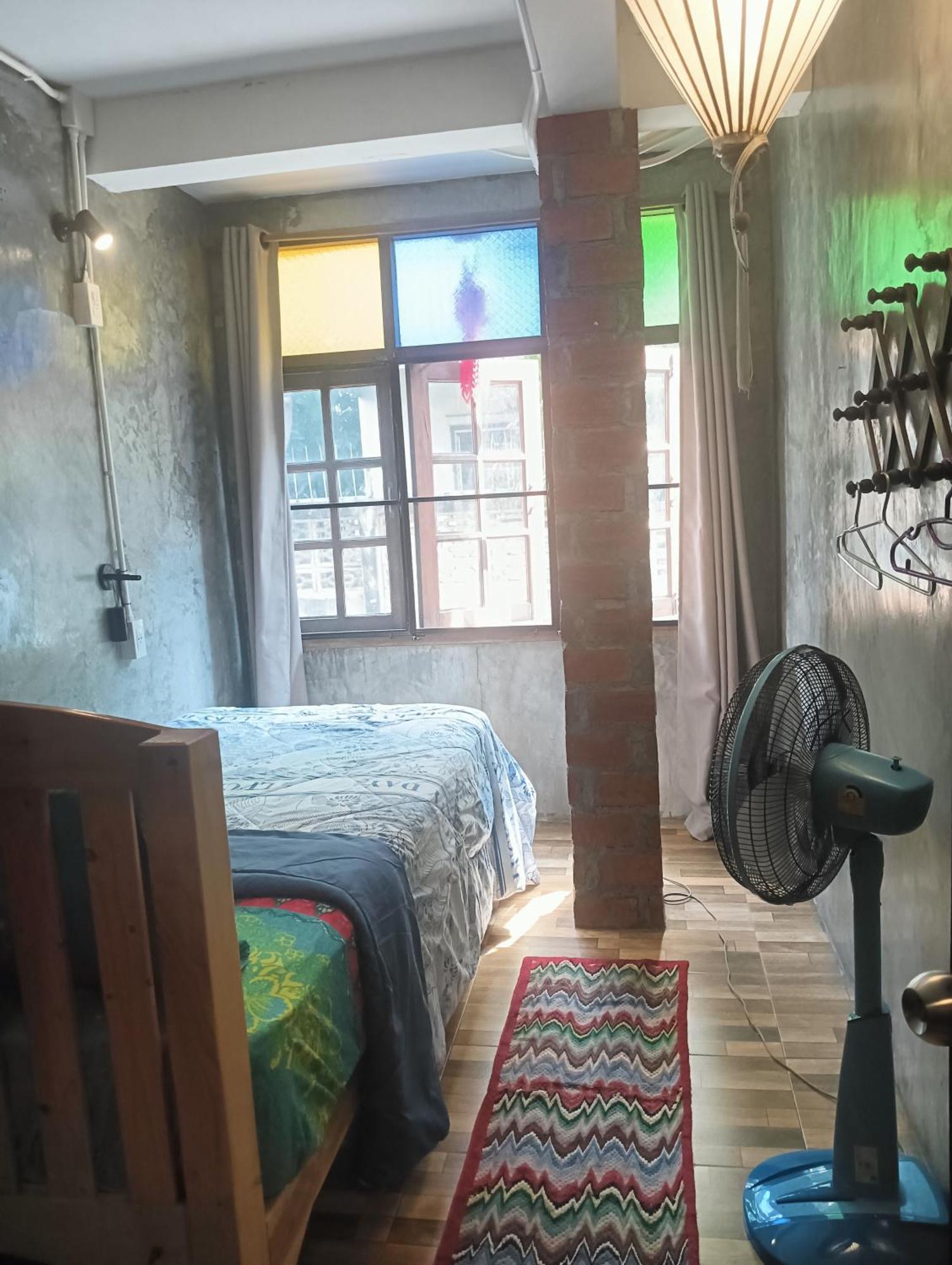 Huen Chiang Man Hostel (Adults Only) Чиангмай Екстериор снимка