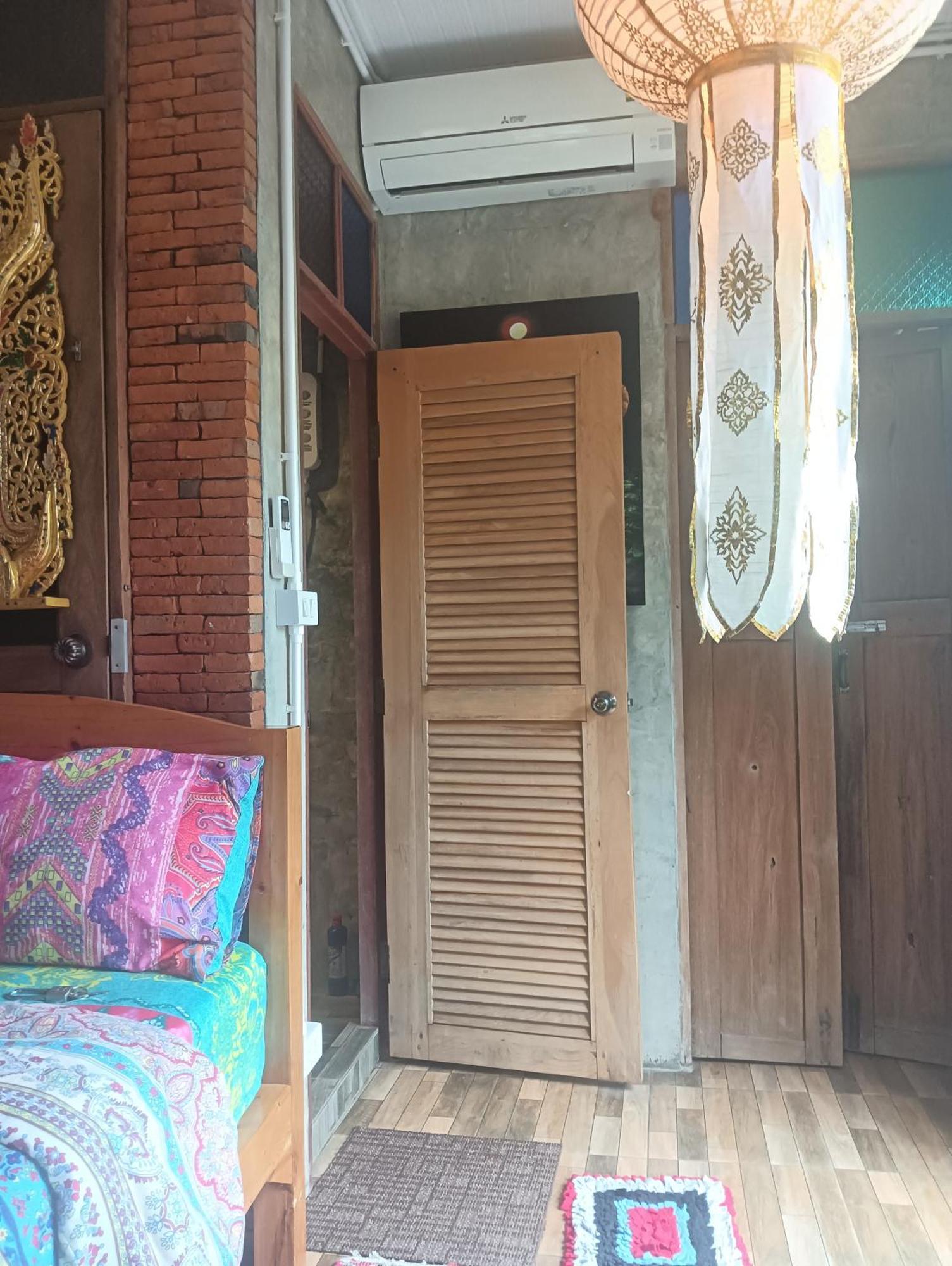Huen Chiang Man Hostel (Adults Only) Чиангмай Екстериор снимка
