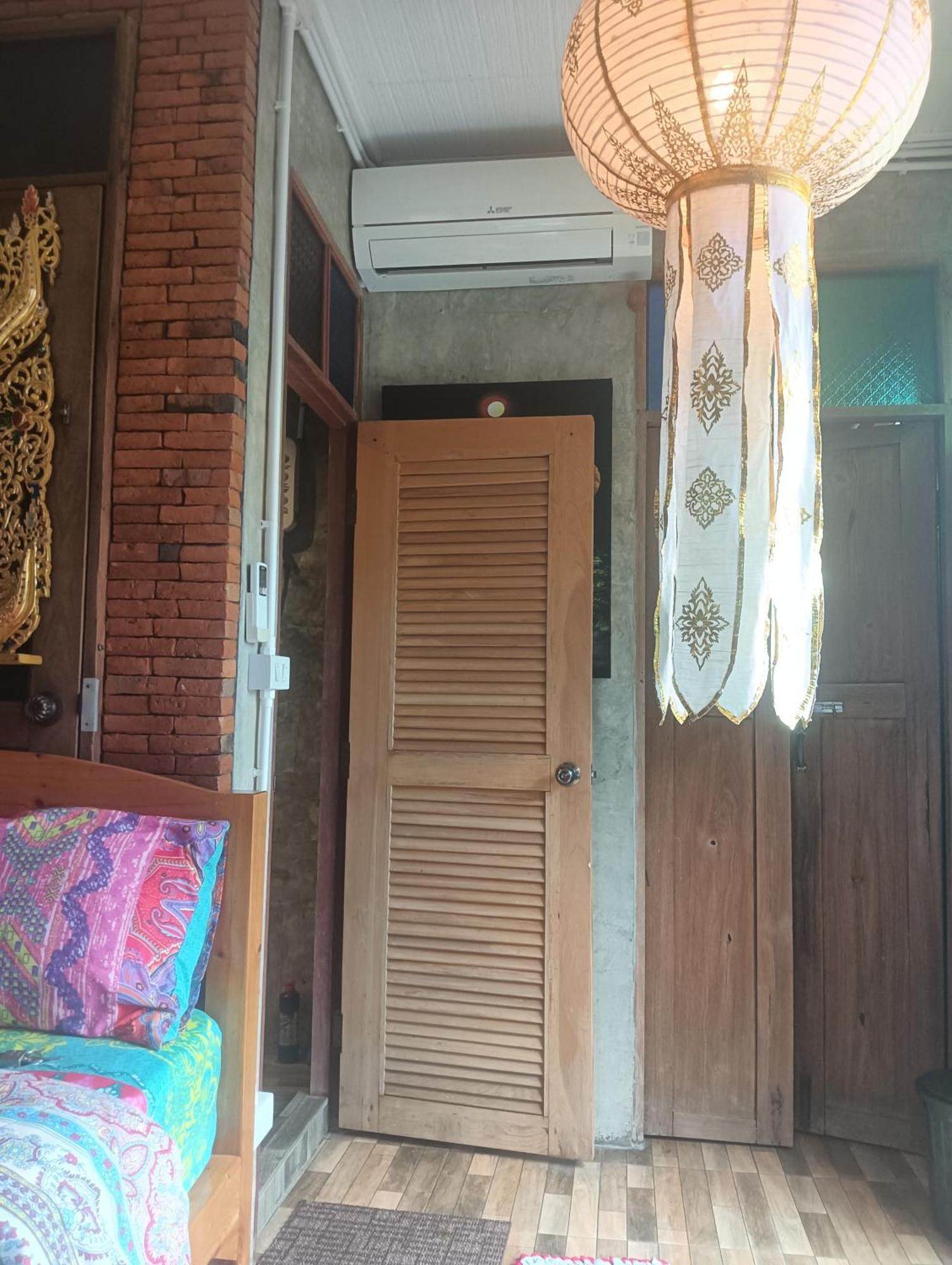 Huen Chiang Man Hostel (Adults Only) Чиангмай Екстериор снимка