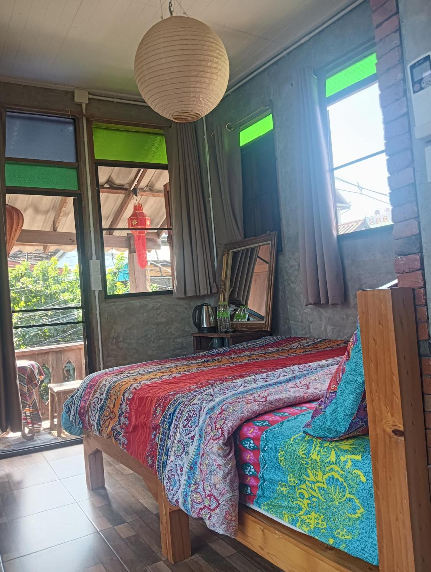 Huen Chiang Man Hostel (Adults Only) Чиангмай Екстериор снимка