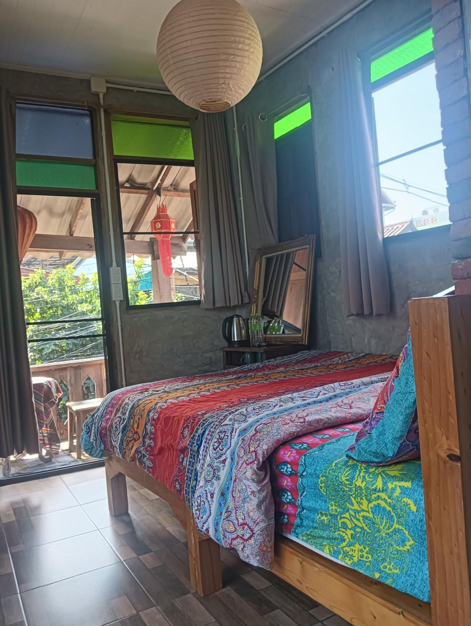 Huen Chiang Man Hostel (Adults Only) Чиангмай Екстериор снимка