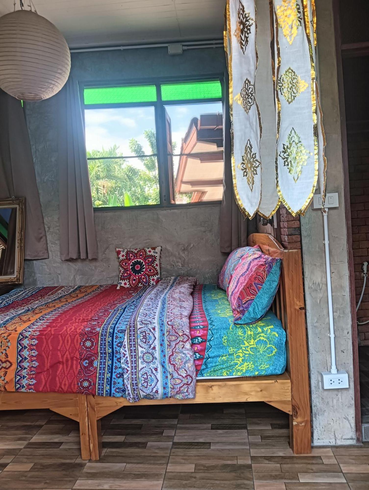 Huen Chiang Man Hostel (Adults Only) Чиангмай Екстериор снимка