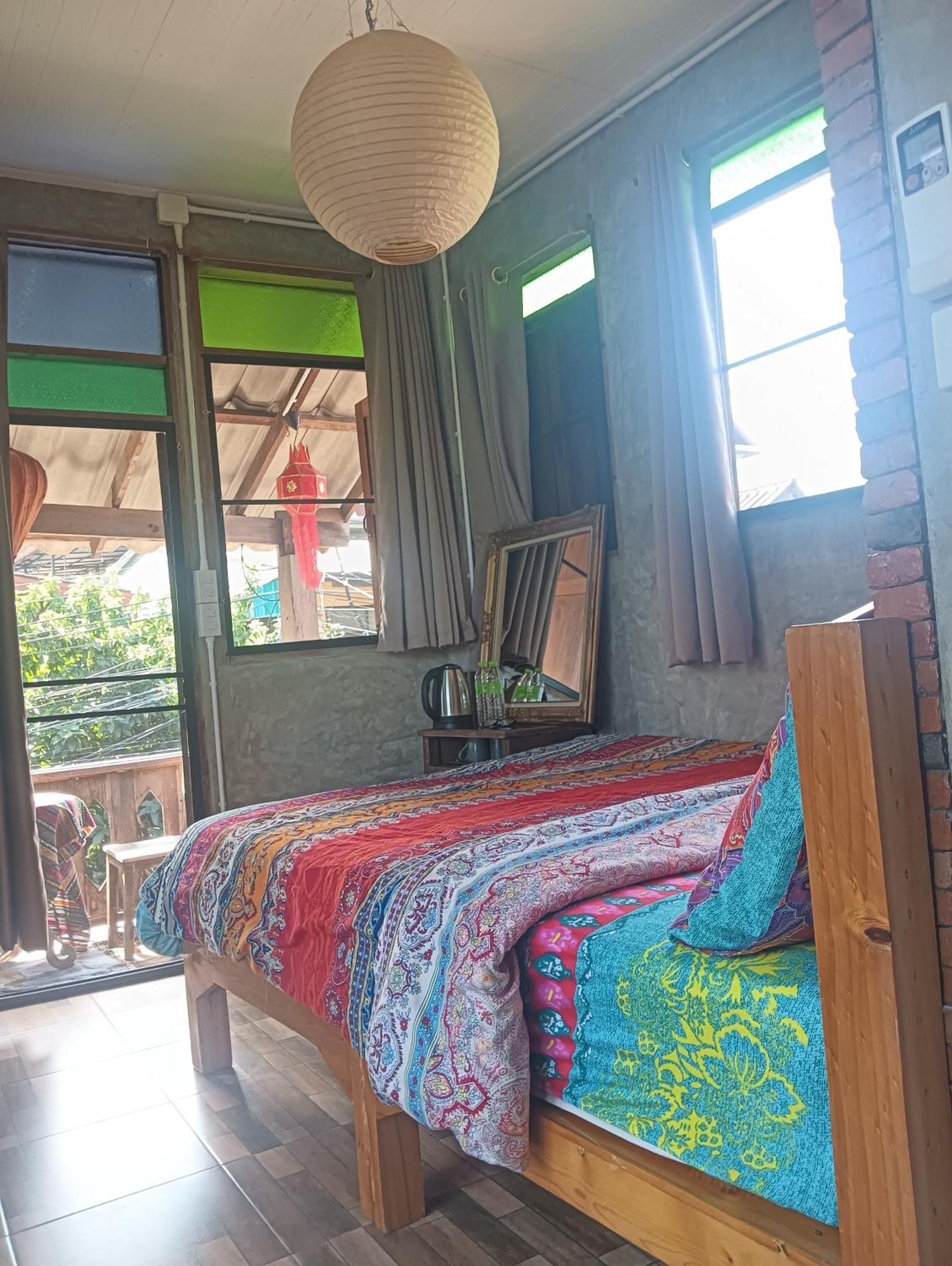 Huen Chiang Man Hostel (Adults Only) Чиангмай Екстериор снимка