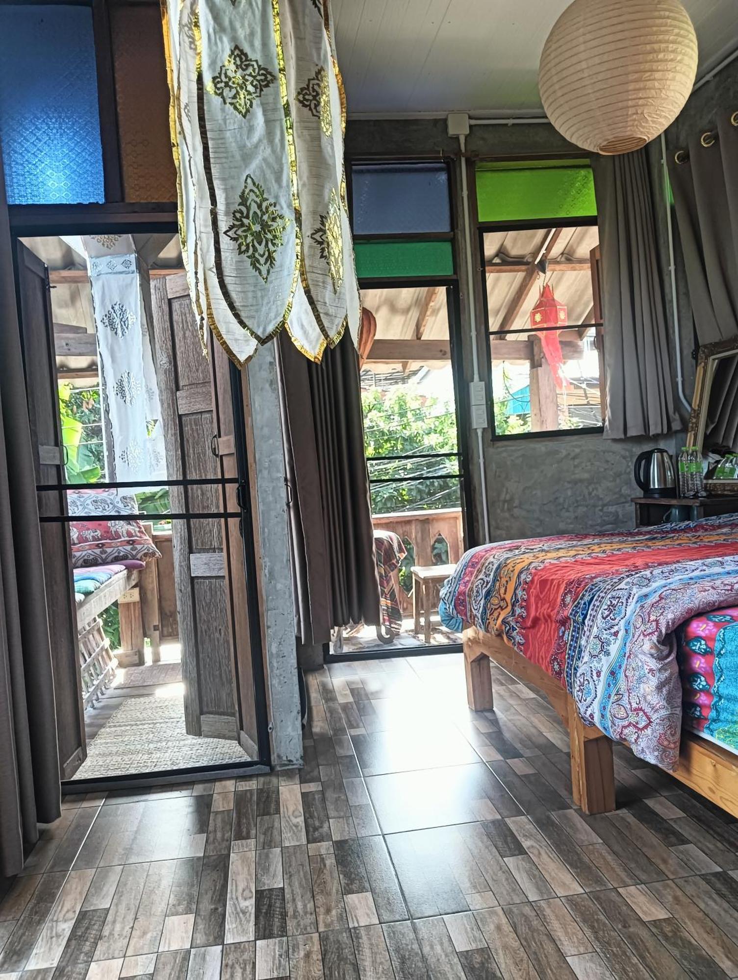 Huen Chiang Man Hostel (Adults Only) Чиангмай Екстериор снимка