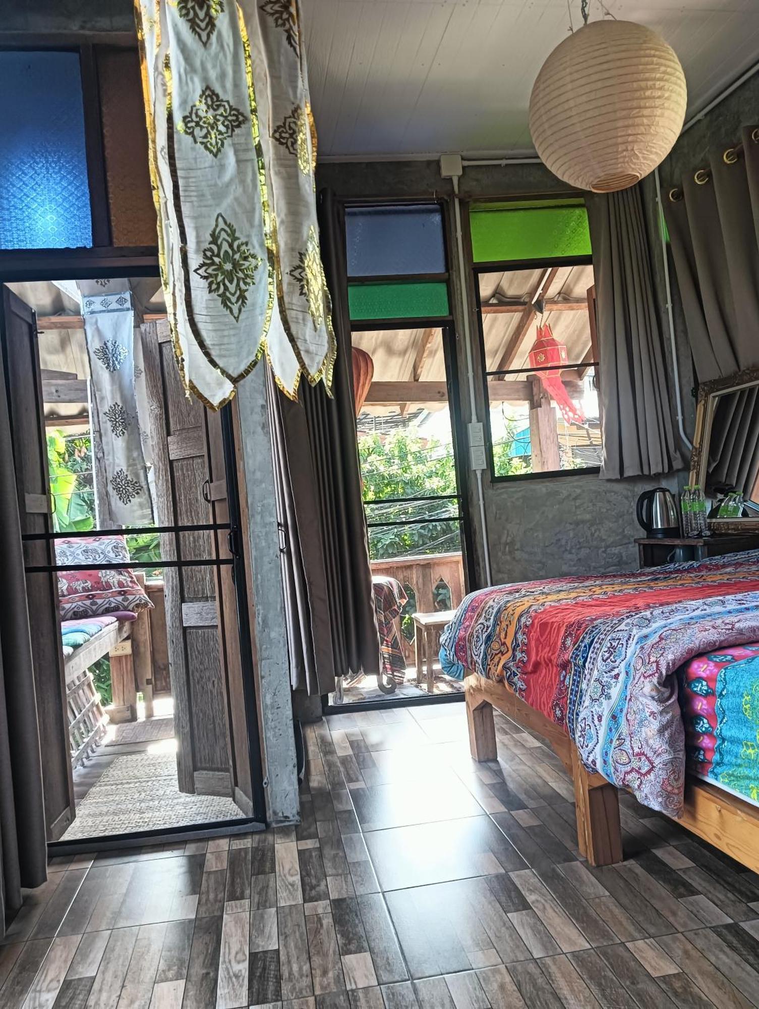 Huen Chiang Man Hostel (Adults Only) Чиангмай Екстериор снимка