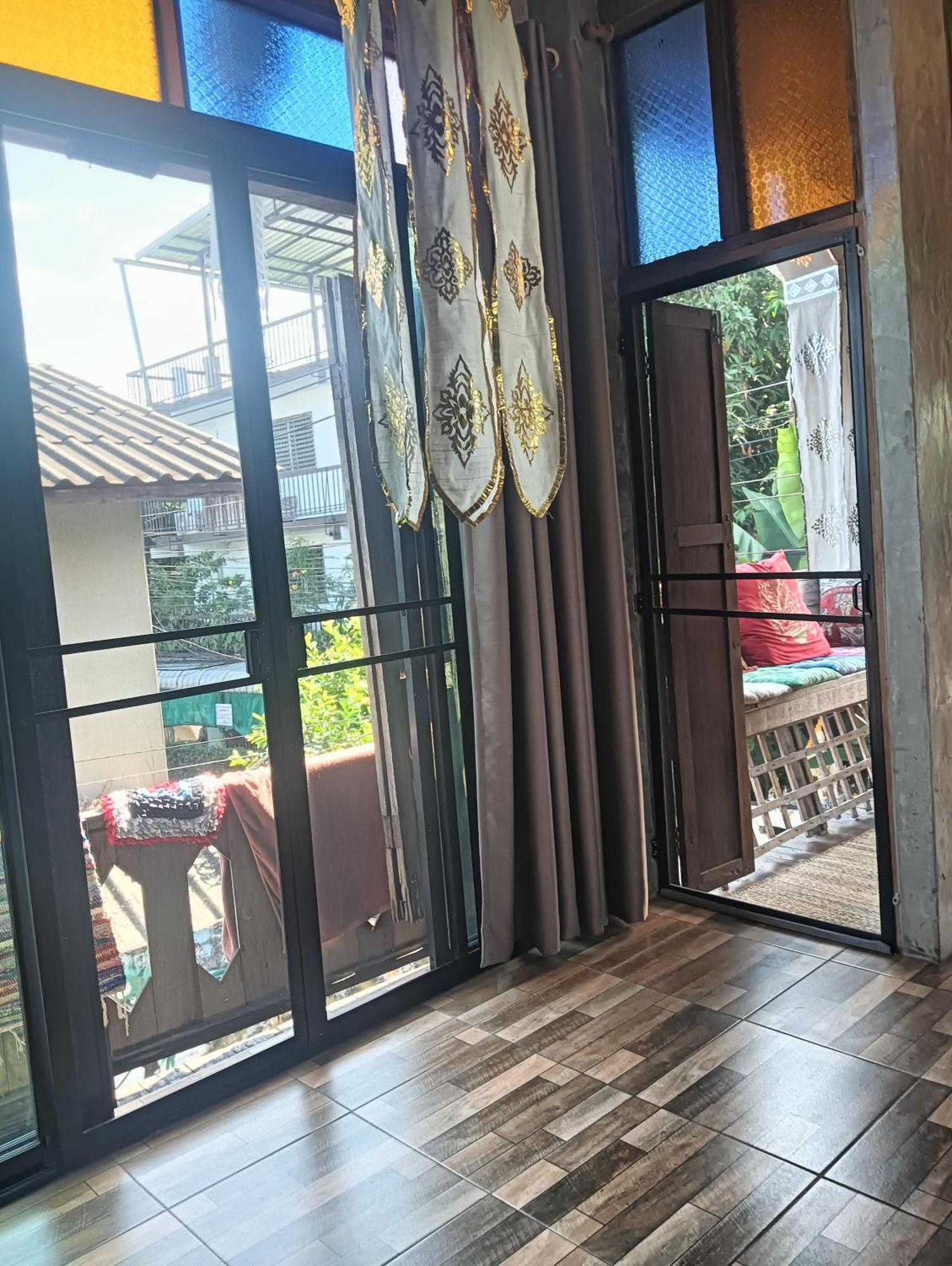 Huen Chiang Man Hostel (Adults Only) Чиангмай Екстериор снимка